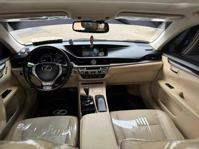 A picture of Exquisite 2014 ES350 full option Park assist n sensors all