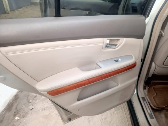 A picture of Price 7 5m last 1 year used Rx 350 08