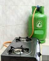 A picture of Gas cylinder and cooker