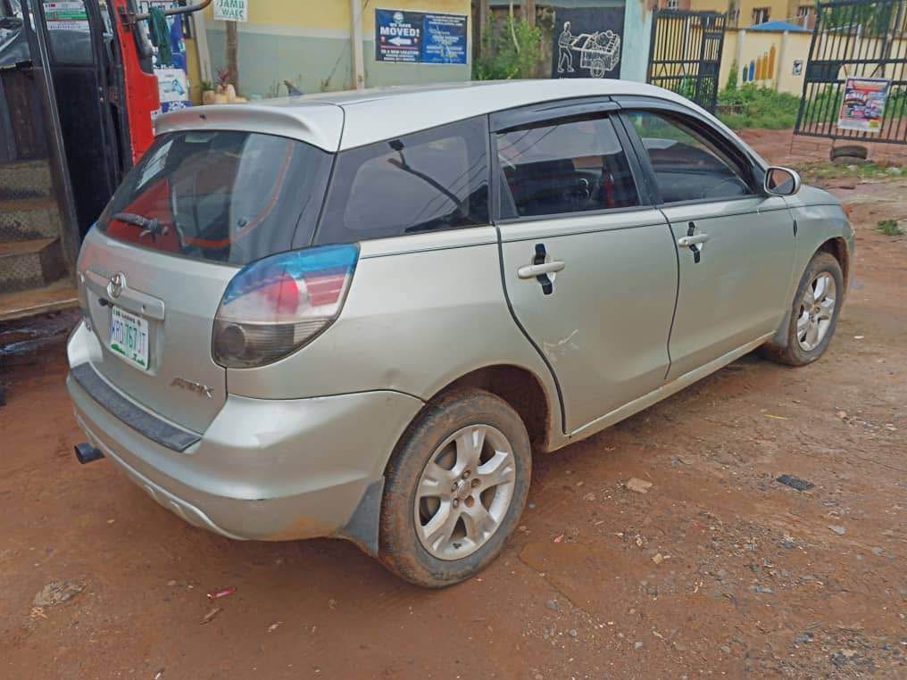A picture of Toyota matrix 2004