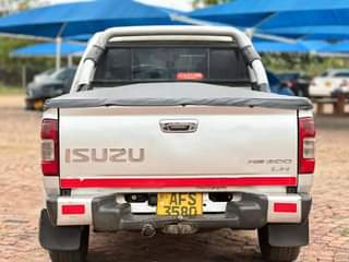 isuzu kb300