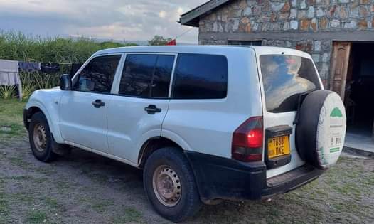 A picture of Pajero ya Kazi.. Bei ya kutupwa. Tajiri anaondoka nchini wahi