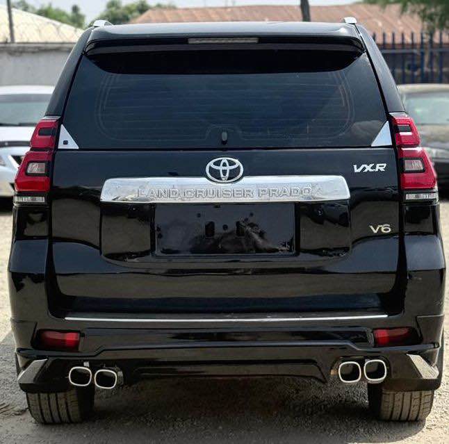 A picture of LAND CRUISER PRADO