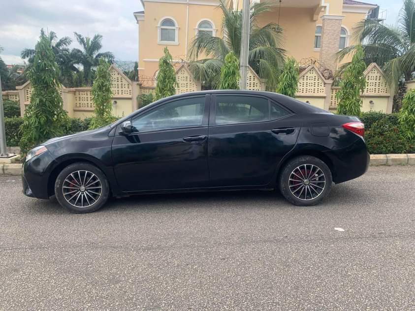 A picture of Distress Direct Belgium 2016 Toyota Corolla with excellent Condition and