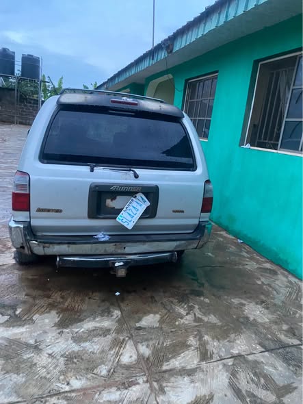 A picture of 1999 model Toyota 4Runner