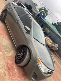 A picture of 2012 Toyota Camry in very good condition sound engine and