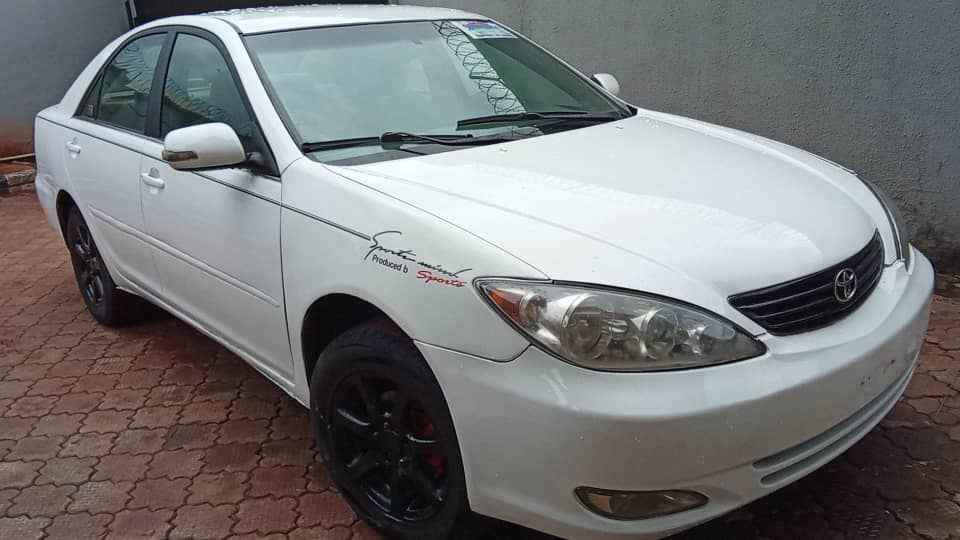 A picture of Toyota Camry 04