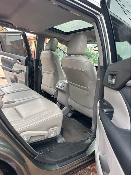 A picture of Toyota Highlander 2014