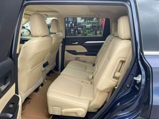 A picture of Toyota Highlander XLE 2014 model Direct Belgium 3seater DUV Full