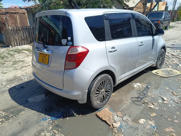 A picture of TOYOTA RACTIS 0714058883