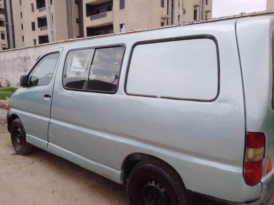 A picture of TOYOTA HIACE