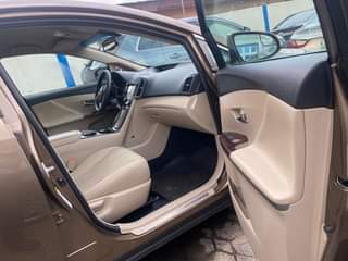 A picture of Extra clean Tokunbo 2013 Toyota Venza LE in pristine condition