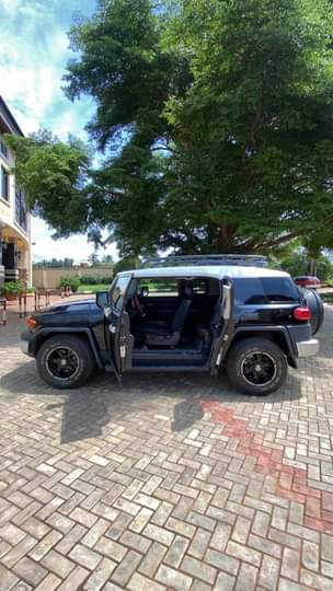 A picture of Toyota fj cruiser 2007 used very neat and affordable