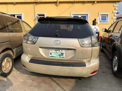 A picture of LEXUS RX330 YEAR 2005