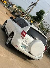 A picture of TOYOTA RAV4 2010