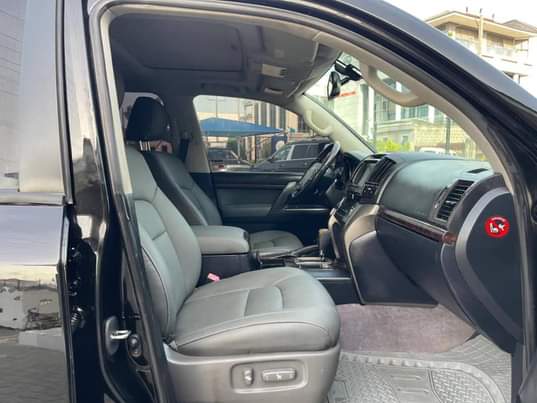 A picture of Few months registered 2011 Toyota Landcruiser... Pure first body First
