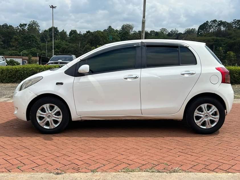 A picture of TOYOTA VITZ