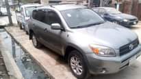 A picture of Toyota RAV4 08