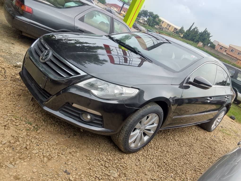 A picture of 2012 Volkswagen Passat 3 500 000