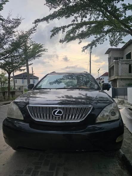 A picture of Used Like new RX330
