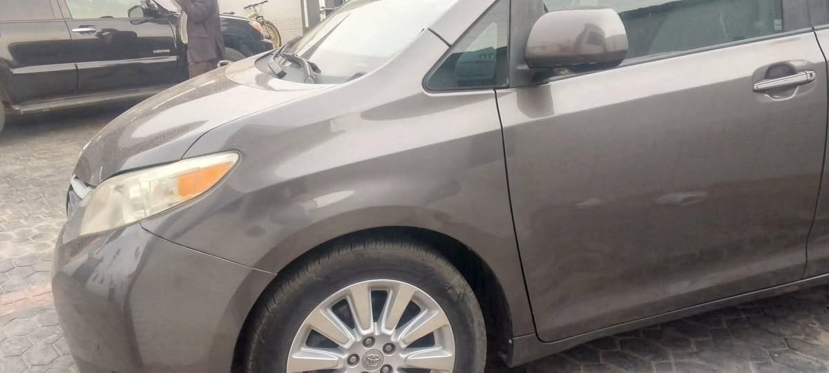 A picture of 2013 Toyota sienna