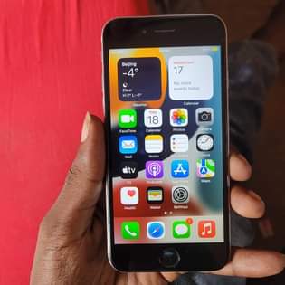 A picture of iPhone 6s 64gb njoo na ofa yako 0655695769 fingerprint haipo
