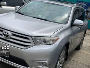 A picture of 2011 Toyota Highlander upgraded to 2015 face very sound and