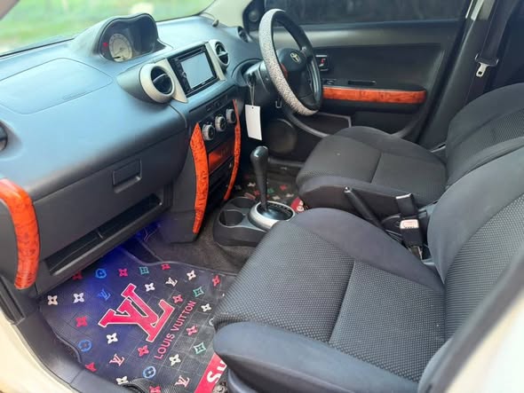 A picture of TOYOTA IST