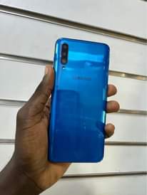 A picture of Samsung A50 128gb 4gb ram 430k call 0759979422