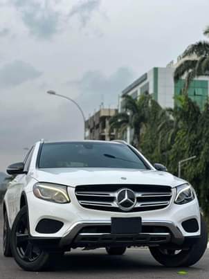 A picture of Mercedes BENZ GLC 300