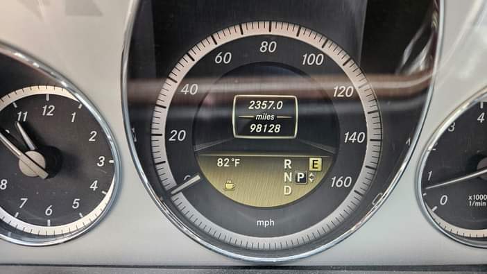 A picture of EXTREMELY SHARP PRE OWNED 2012 MERCEDES BENZ E350 KEYLESS PURE