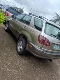 A picture of Distress sales 2002 Rx300 flash on first body Tokunbo standard