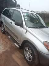 A picture of RAV4 2005