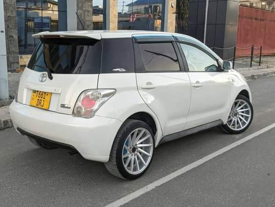 A picture of TOYOTA IST