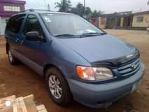 A picture of 2000 Toyota sienna Toyota sienna 2000