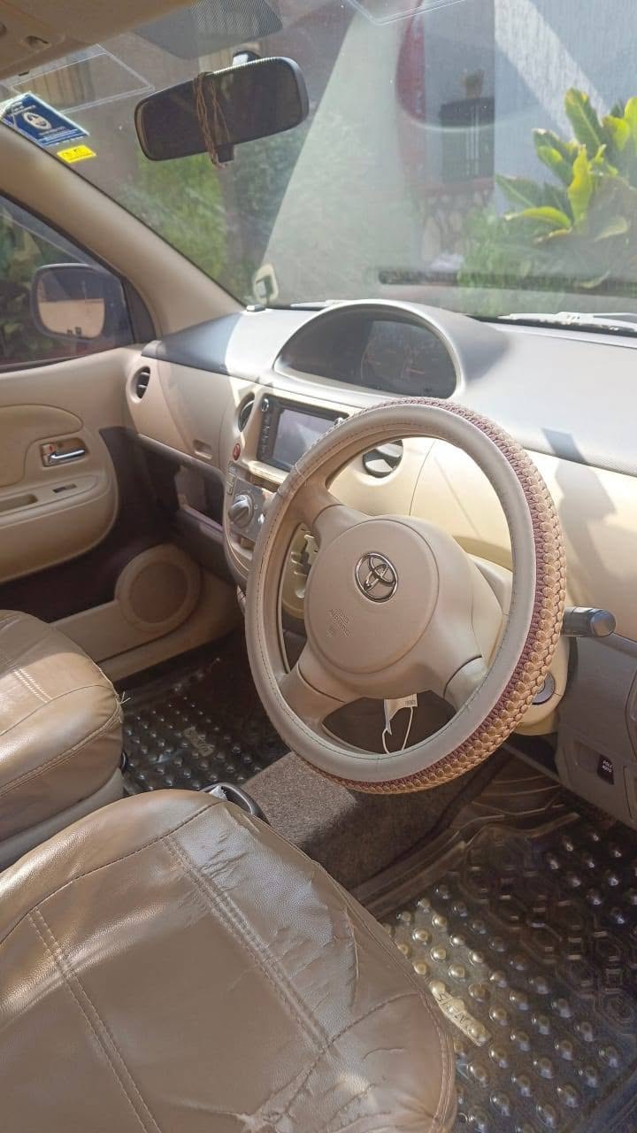 A picture of Toyota Sienta