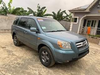 A picture of Super clean 2006 honda pilot 08132230610