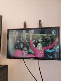 A picture of Saachi tv 24 inches free to air for sell