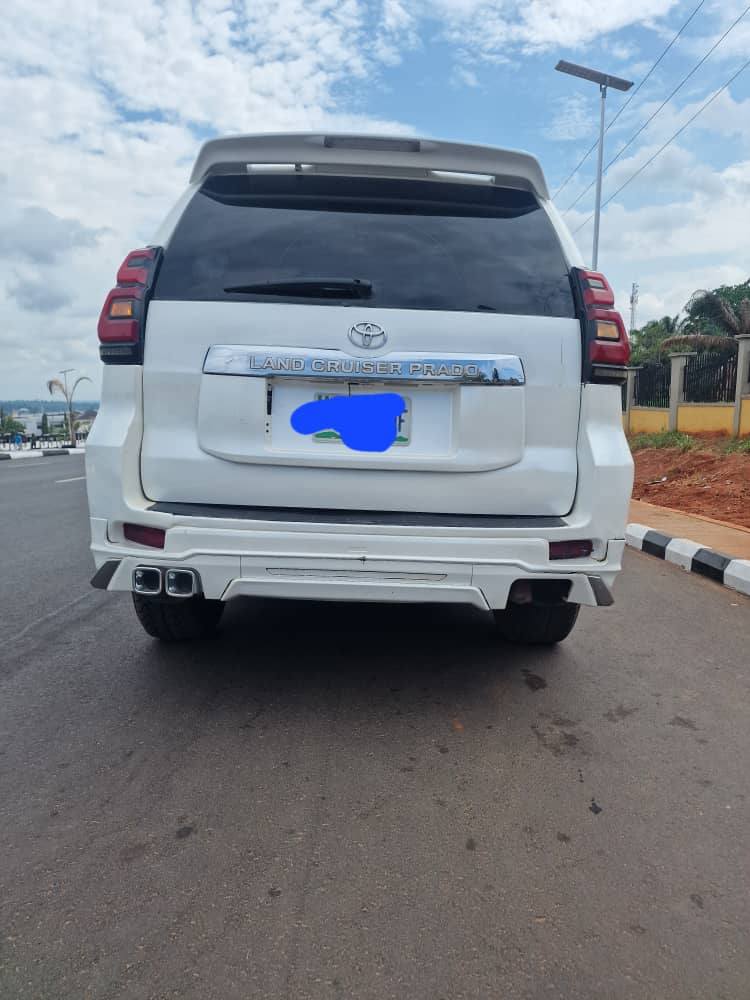 A picture of Land cruiser prado