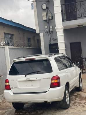 A picture of EXTREMLY CLEAN TOYOTA HIGHLANDER FIRST BODY PAN 2006 MODEL GOING