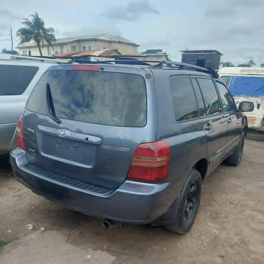 A picture of Toyota Highlander 4 PLUGS ENGINE