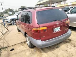A picture of 2004 Toyota 2004 Sedan