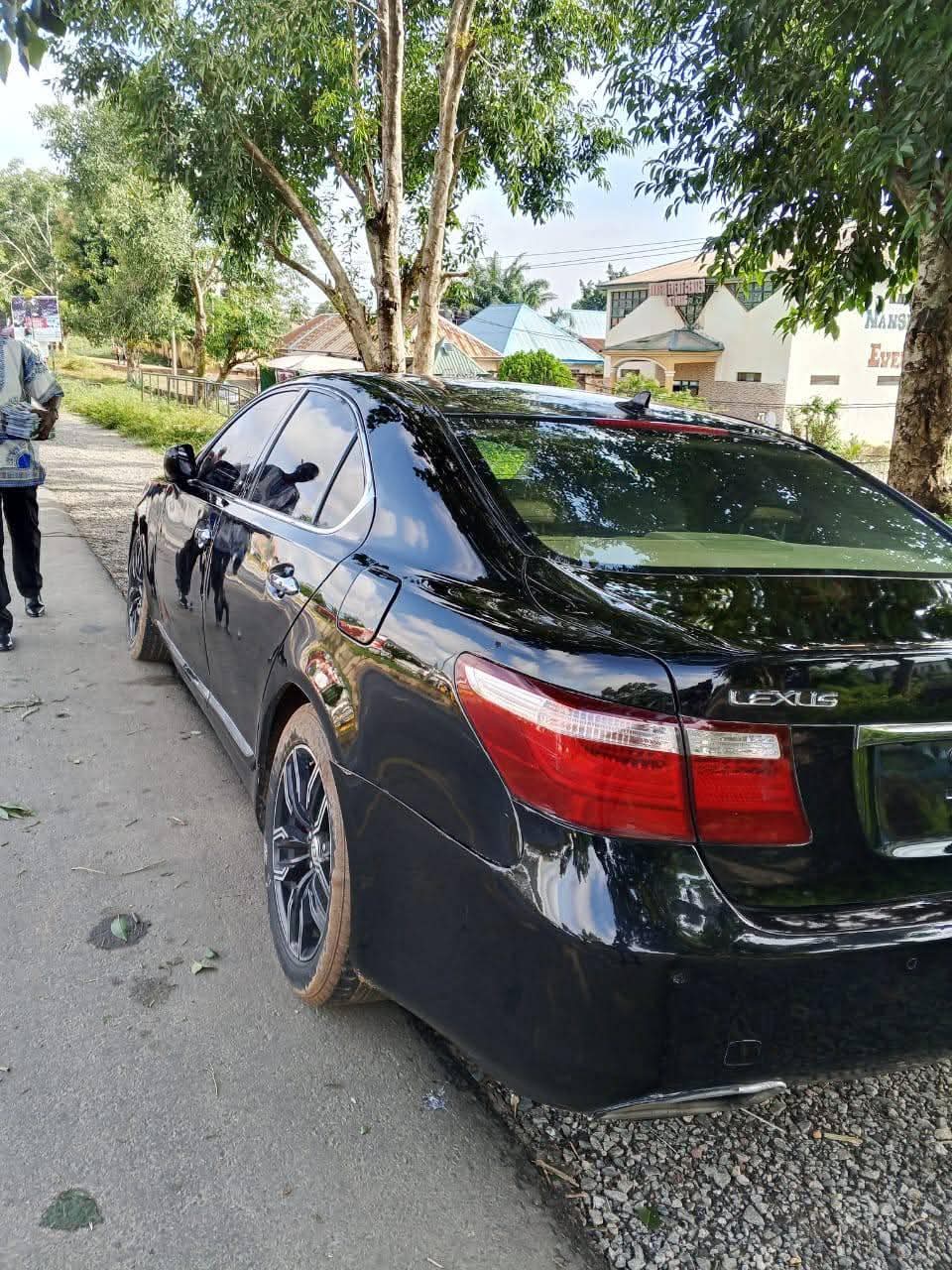 A picture of 2010 Lexus LS 460 09019556049