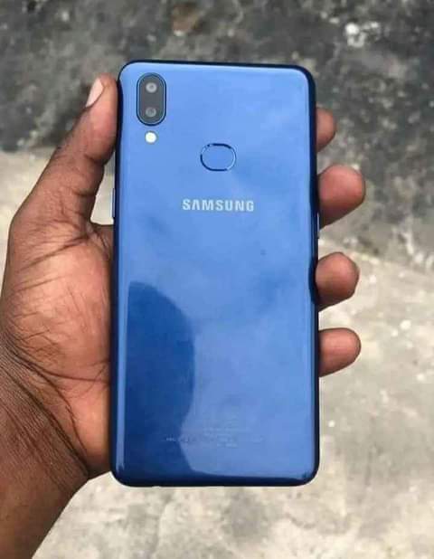 A picture of SAMSUNG A10S