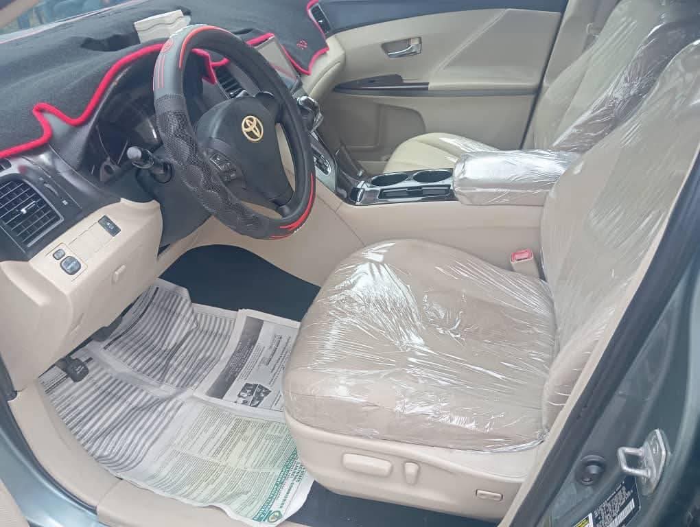 A picture of 2010 TOYOTA VENZA FULL OPTION panoramic roof thumbstart