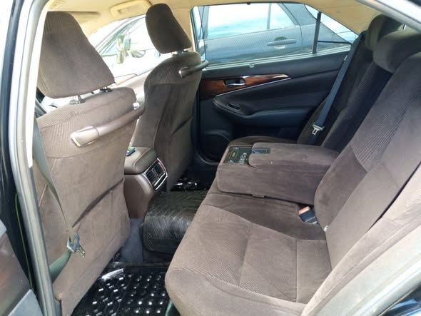A picture of 2012 Toyota crown royal saloon