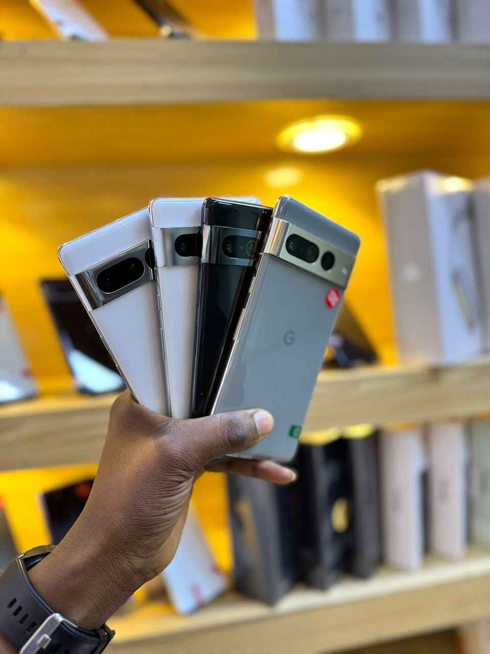 A picture of 0ffer za Samsung sony Aquas Google pixel karibuni soma caption