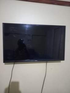 A picture of 32 inch aiwa digital tv