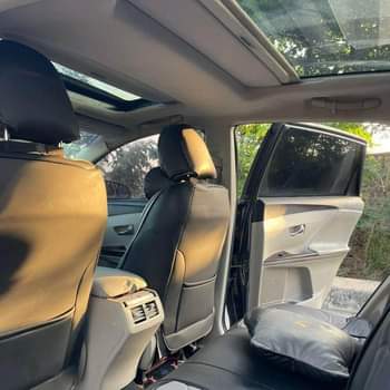 A picture of Toks Grade venza 2011 pano roof thumbstart navigation