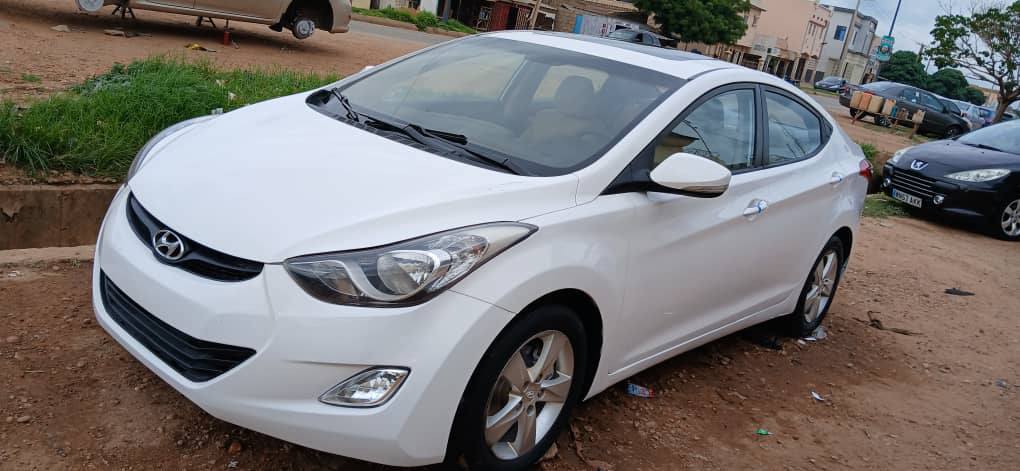 A picture of 2013 Hyundai Elantra untempered engine and gear AC chilling